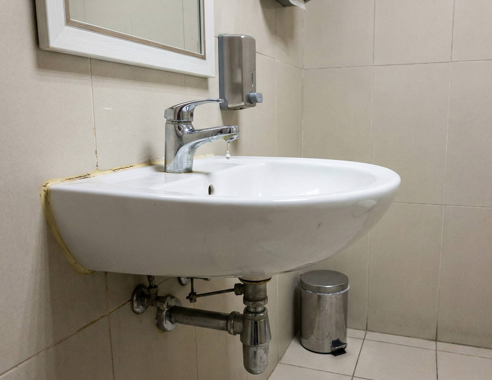 Avant : fuite d’eau au robinet à Mermoz (Dakar)